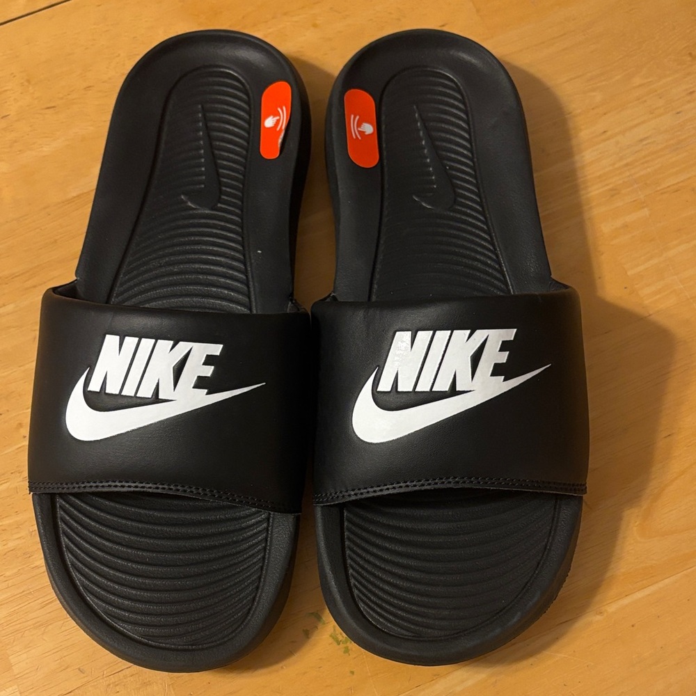Nike women’s slides